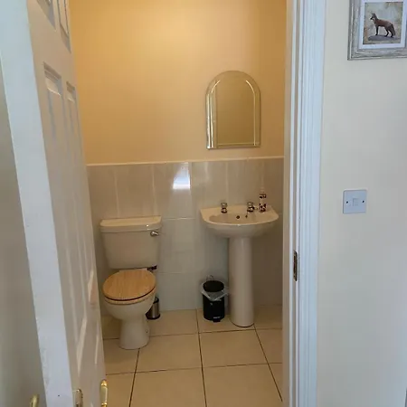 Spacious 5 Bed With Free Parking 펜션