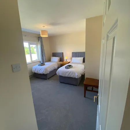 Spacious 5 Bed With Free Parking 펜션