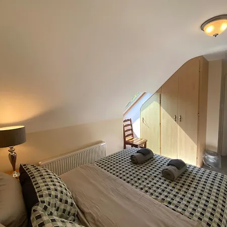 펜션 Spacious 5 Bed With Free Parking