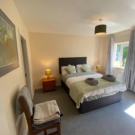 Spacious 5 Bed With Free Parking 펜션