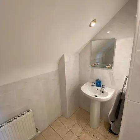 펜션 Spacious 5 Bed With Free Parking