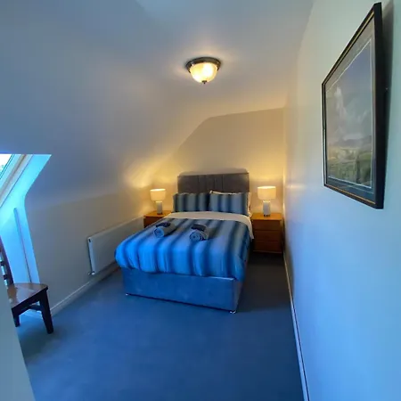 Spacious 5 Bed With Free Parking 펜션 킬라니