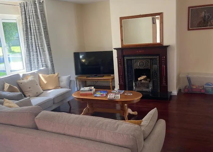 Spacious 5 Bed With Free Parking *