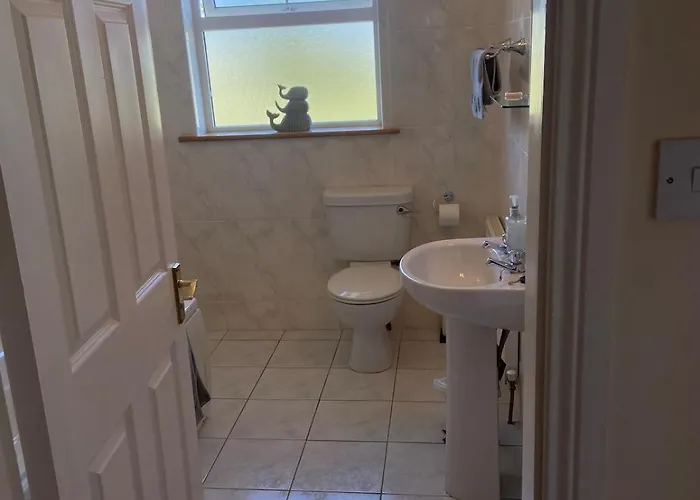 Spacious 5 Bed With Free Parking Casa vacanze Cill Airne