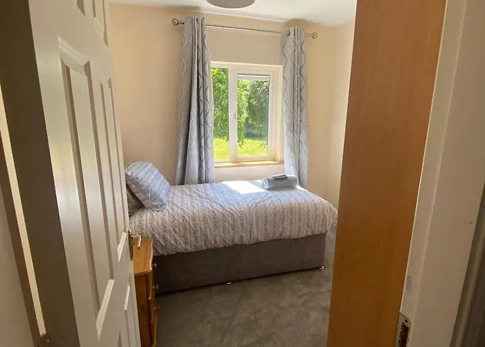 Spacious 5 Bed With Free Parking Casa vacanze *