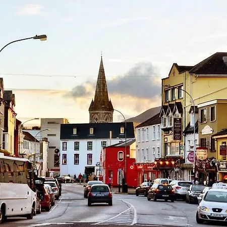 Spacious 5 Bed With Free Parking * קיל איירן