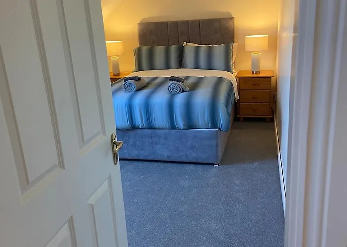 Spacious 5 Bed With Free Parking בית נופש